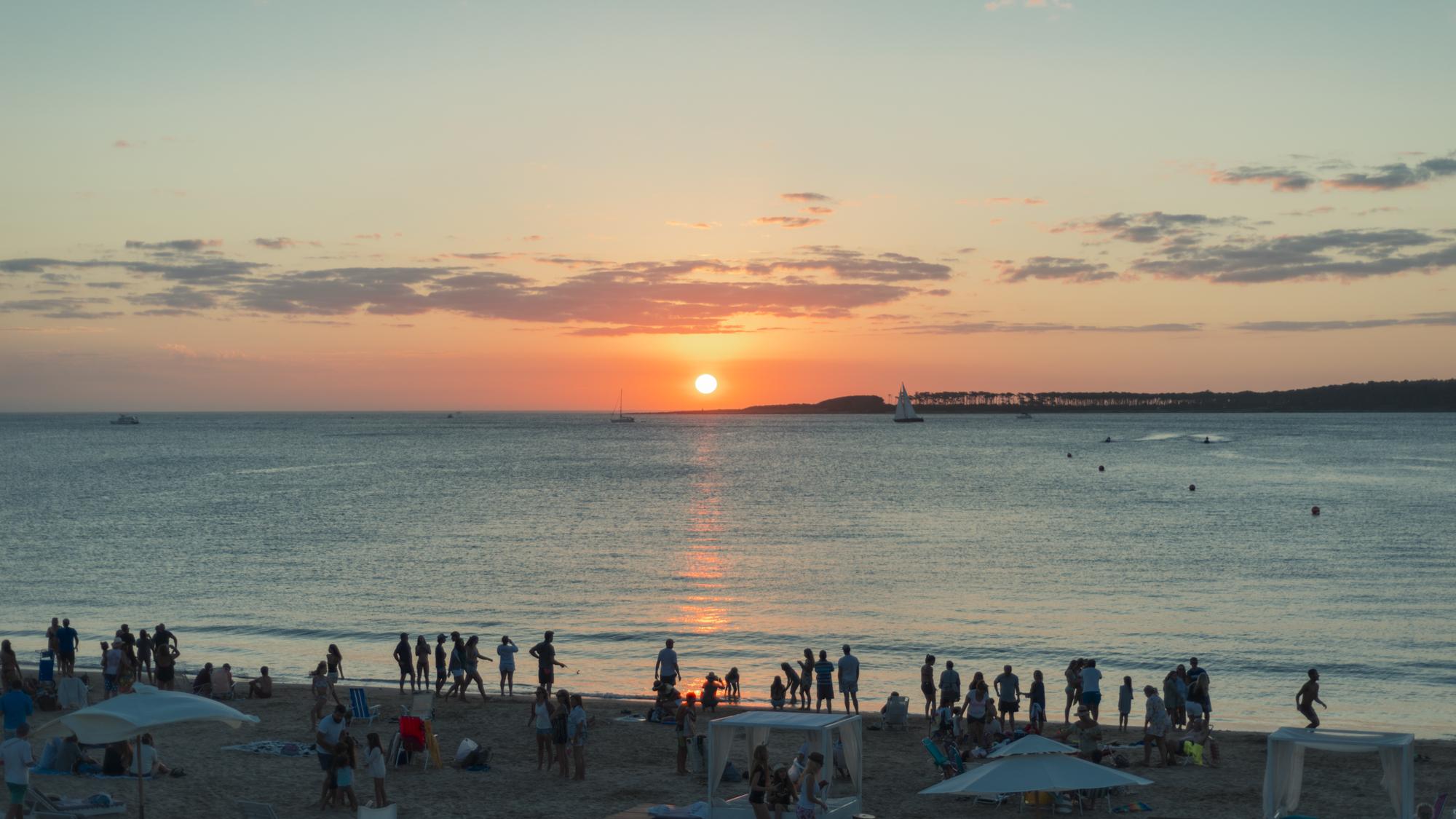 Enjoy Punta Del Este Kültér fotó Sunset at the beach