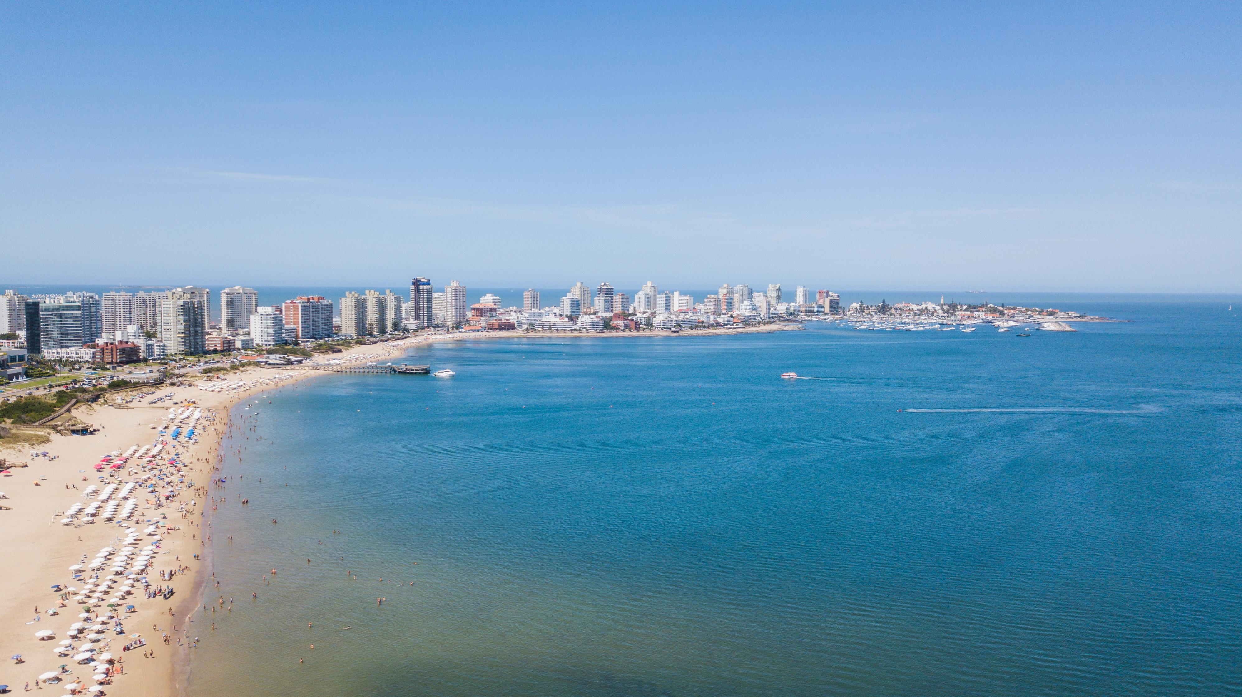 Enjoy Punta Del Este Kültér fotó View of the city from the sea
