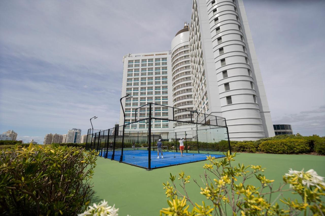 Enjoy Punta Del Este Kültér fotó Tennis courts at the hotel
