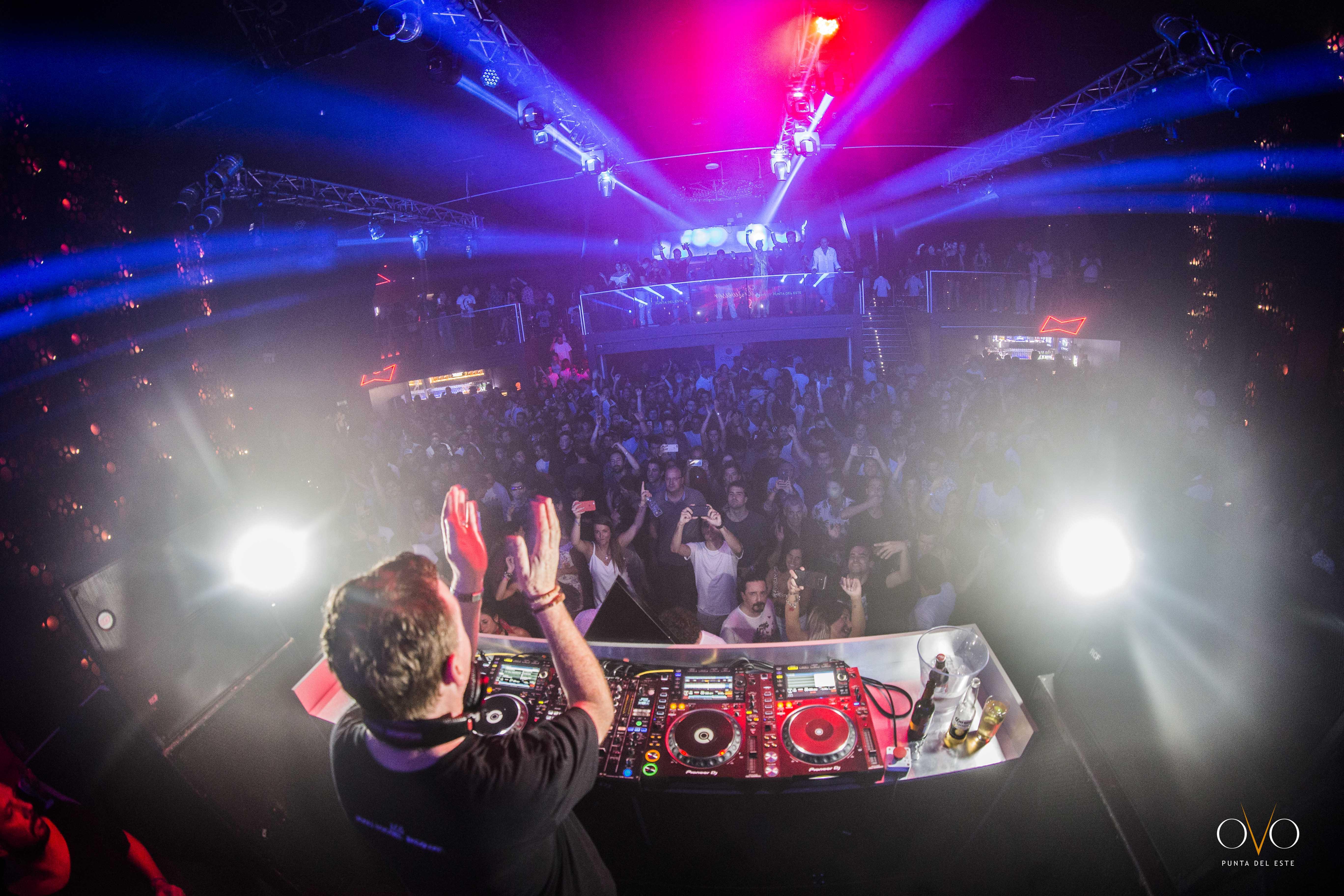 Enjoy Punta Del Este Kültér fotó DJ performing at a nightclub